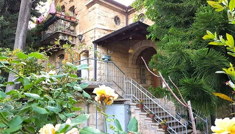 צילום של סיור עצמאי במושבה הגרמנית בירושלים: חוויה אינטימית והיסטורית