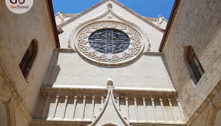 סיור עצמאי בחצרות הנסתרות של העיר העתיקה