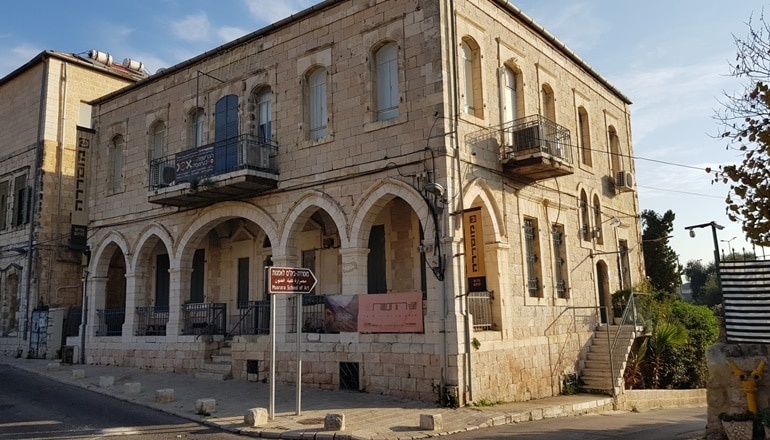 צילום של חפש את המטמון: משחק עצמאי בשכונת מוסררה בירושלים