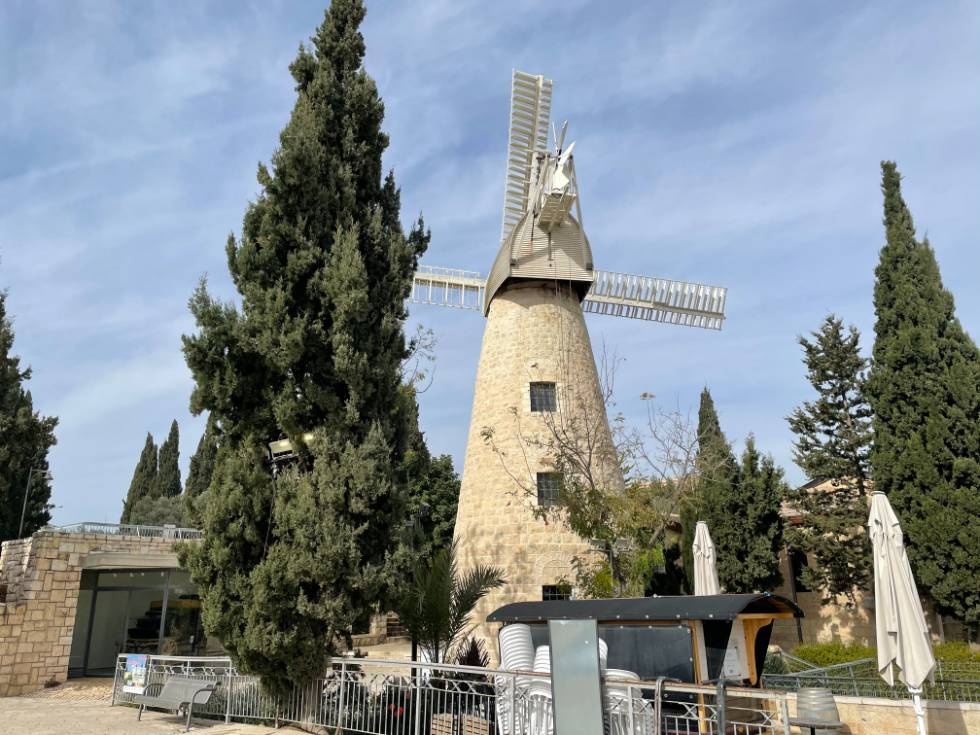 צילום של משכנות שאננים: סיפור ירושלמי בין סמטאות ציוריות עם ירושלים מחוץ לקופסה