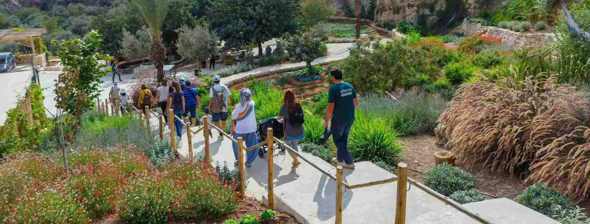 צילום של בשבילי החווה בגיא - סיור מודרך