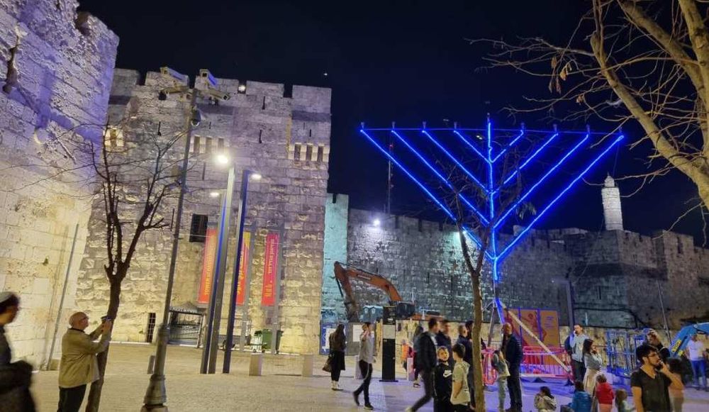 צילום של סיור חנוכיות ירושלמי מרגש עם טלי יהושע