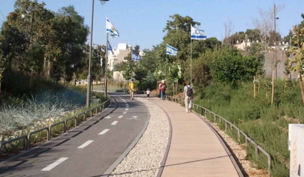 צילום של ירושלים על הפסים – סיור טבע עירוני בפארק המסילה