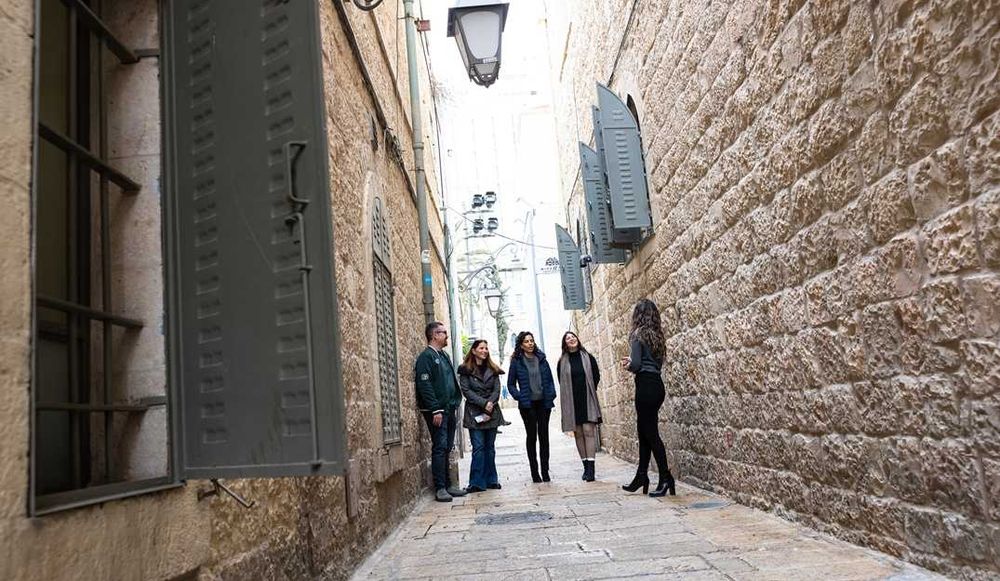 צילום של בין בית הלל לבית שמאי: סיור על מחלוקות וסובלנות בירושלים