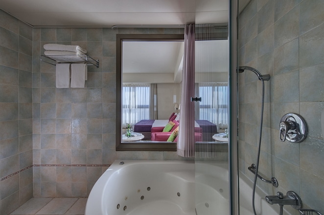 jacuzzi-room-bath.jpg