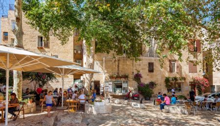 Get to know the key sites of the historic and fascinating Jewish Quarter with this independent, app-guided tour. Explore the real stories about every special site you see.