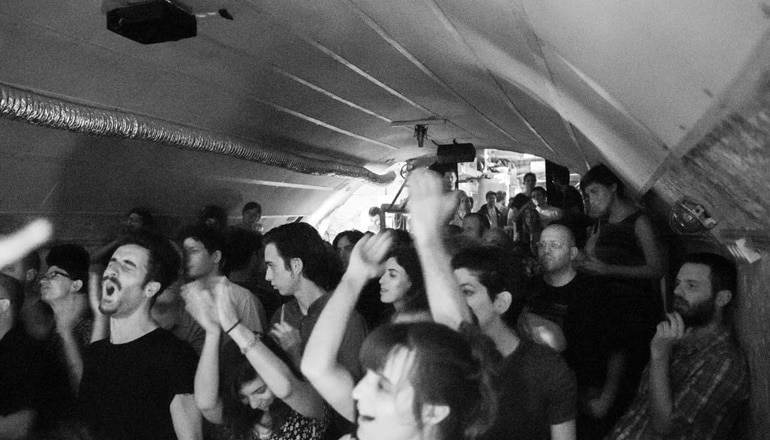 צילום של המזקקה