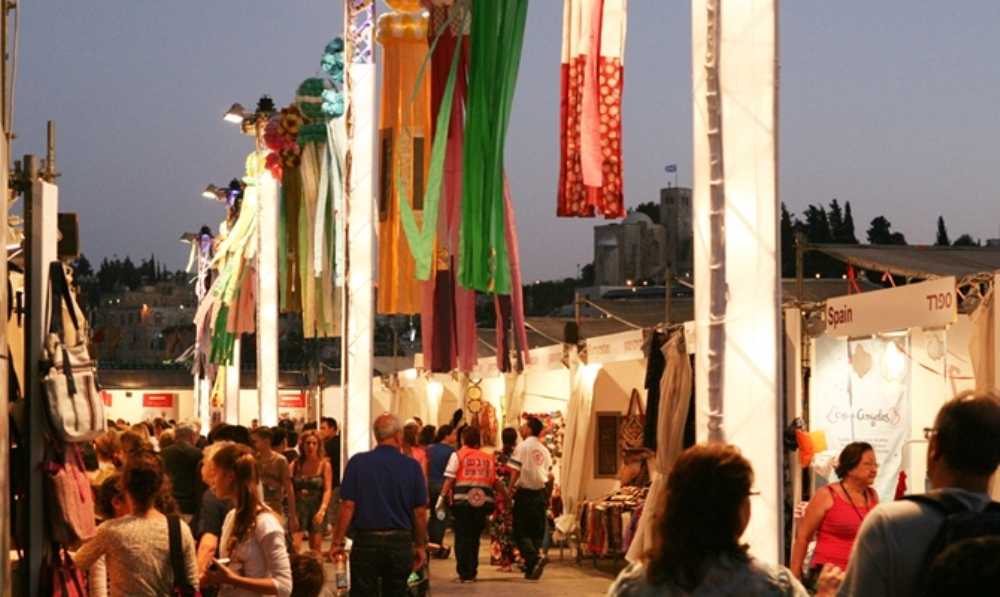 foto di Hutzot Hayotzer - La Fiera dell'Arte e di Gerusalemme 2024