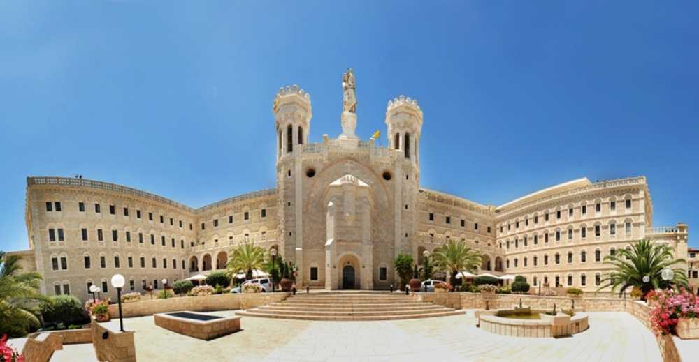 צילום של קתדרלת ומרכז נוטרדאם ירושלים