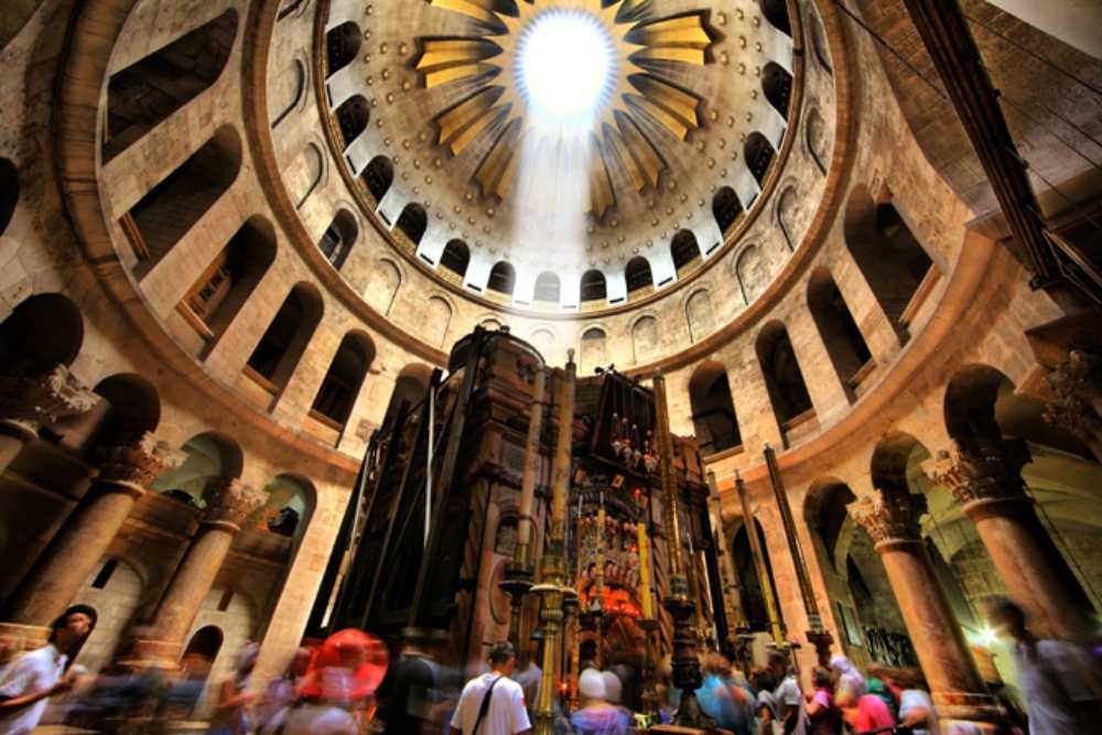Visit the world renowned Church of the Holy Sepulchre (Photo courtesy of Bein Harim)