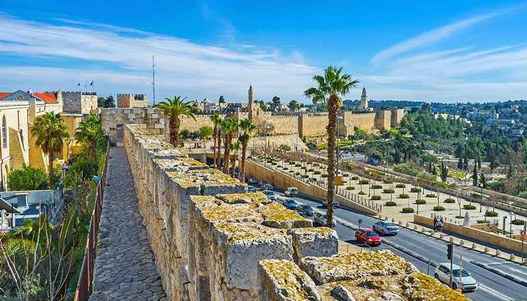 טיילת החומות בעיר העתיקה ירושלים