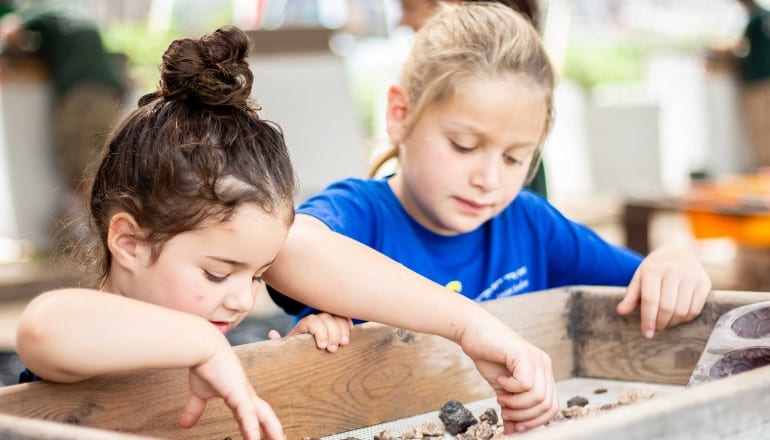 צילום של החוויה הארכיאולוגית בגן לאומי עמק צורים