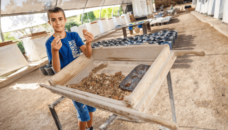 צילום של החוויה הארכיאולוגית בגן לאומי עמק צורים