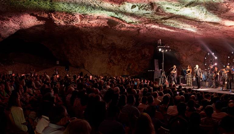 photo of Zedekiah's Cave, King Solomon's Quarries