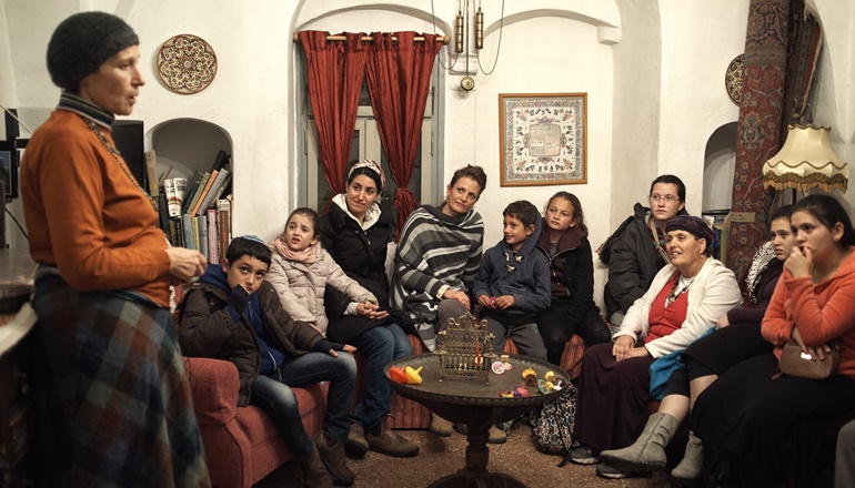 צילום של "נר איש וביתו" – סיור חנוכה חגיגי בבתי הרובע היהודי