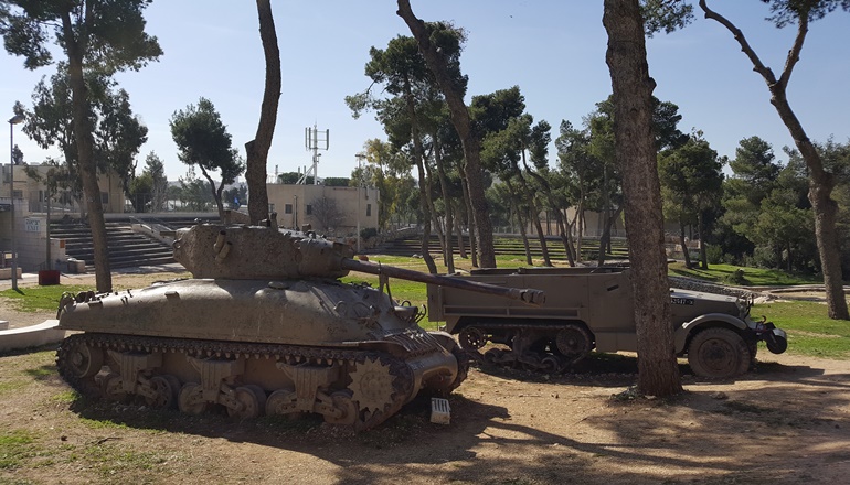 סיורים מודרכים בגבעת התחמושת