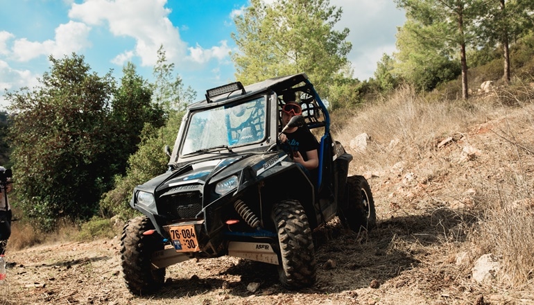 צילום של טרקטורוני אקסטרים