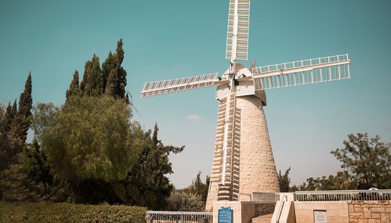 צילום של טחנת הרוח של מונטיפיורי