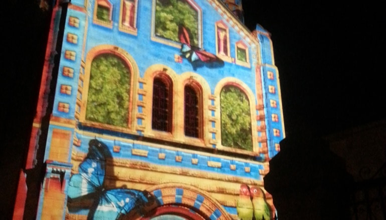 צילום של פיוטנות ומוסיקה בשכונות העדות של ירושלים