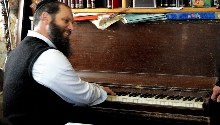 פיוטים ומוסיקה אינסטרומנטלית של עדות ישראל מן המזרח במרכזה של ירושלים