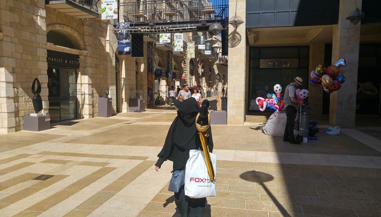 Muslim woman shopping at Mamila mall (Photo: Courtesy of Itamar Ben David).