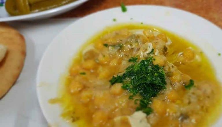 צילום של חומוס ערפאת, נזמי