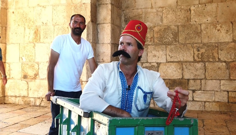 מוטל והכותל: סיור עצמאי עם שחקן בסמטאות העיר העתיקה (צילום: BeeTravel).