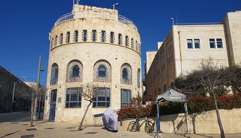 צילום של חפש את המטמון: משחק עצמאי ברחוב יפו בירושלים