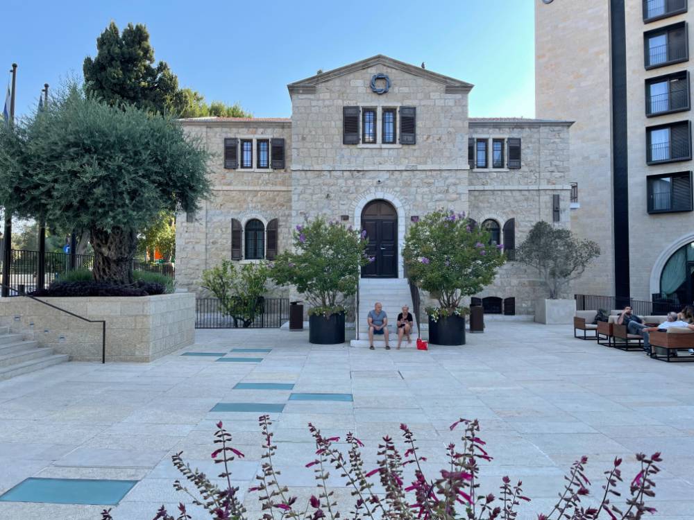 צילום של בין היכל לרייך: סיור היסטורי חווייתי במושבה הגרמנית