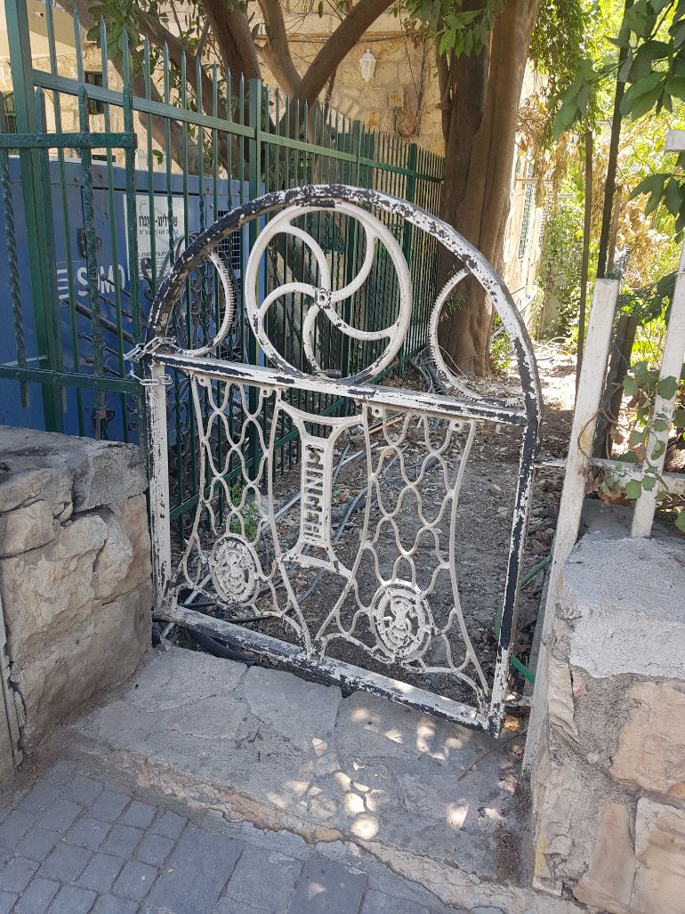 צילום של מושבה כפרית בלב העיר: סיור שבת קליל במושבה הגרמנית