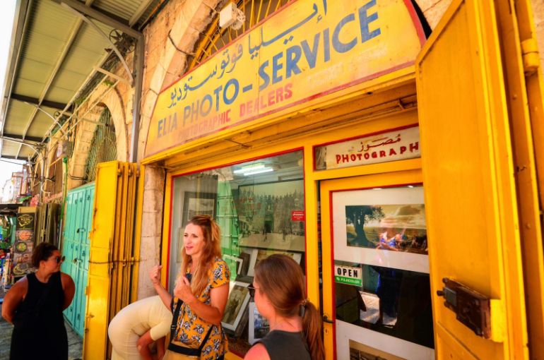 photo of A fascinating tour following artists & craftsmen in the Christian Quarter