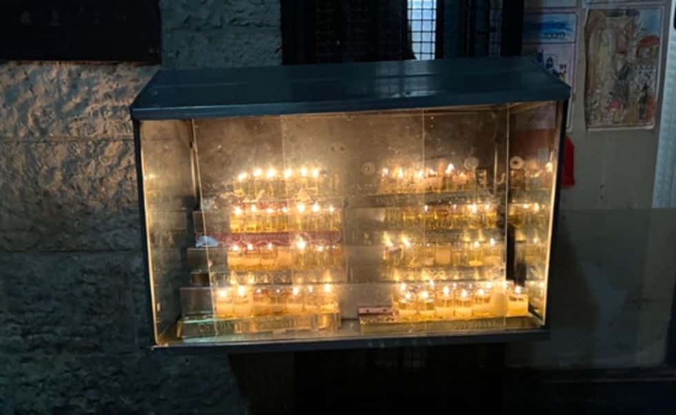 צילום של חנוכיות בנחלאות: סיור חנוכה בנחלאות עם "ירושלים מחוץ לקופסה"