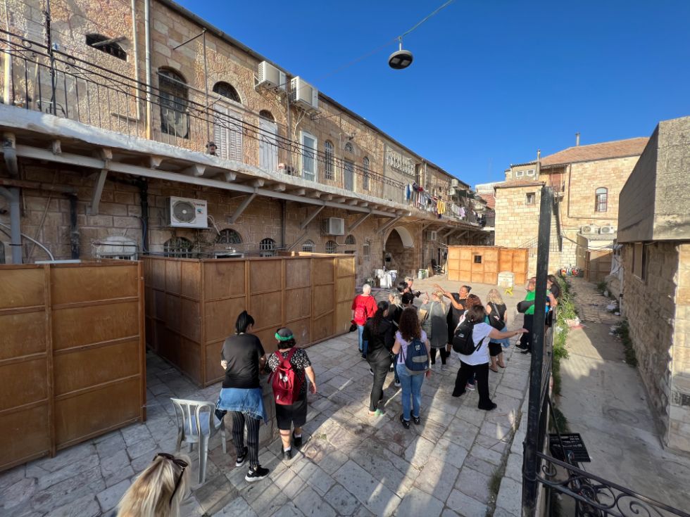 צילום של סיור סוכות בחצרות החרדיות עם "ירושלים מחוץ לקופסה"