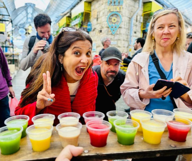 צילום של סיור טעימות בשוק מחנה יהודה ונחלאות עם יאללה באסטה לבאי חמשושלים